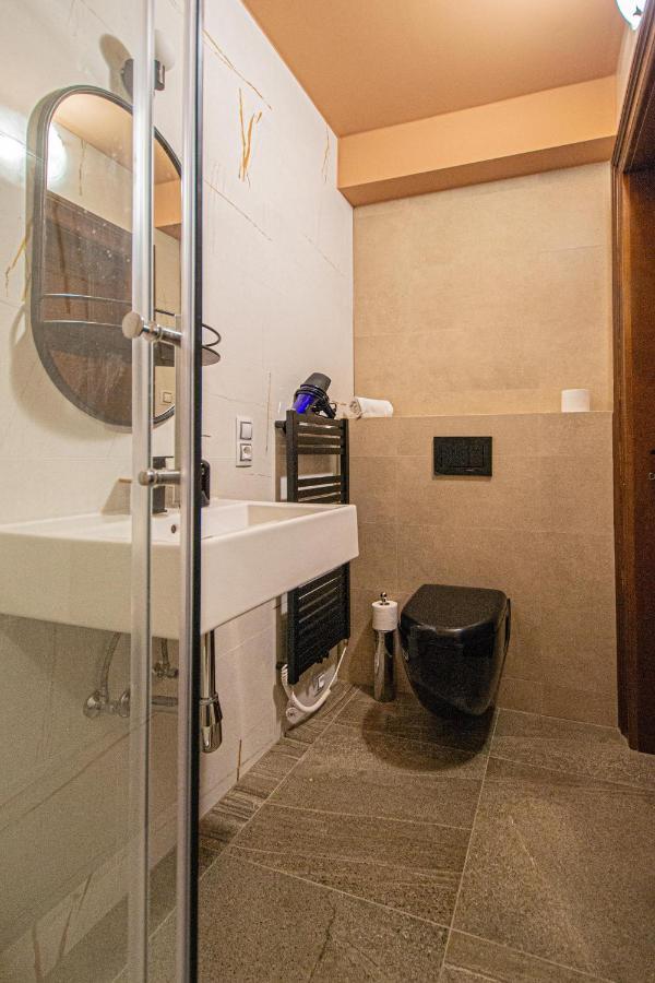 Modern And Spacious In Center Praha
