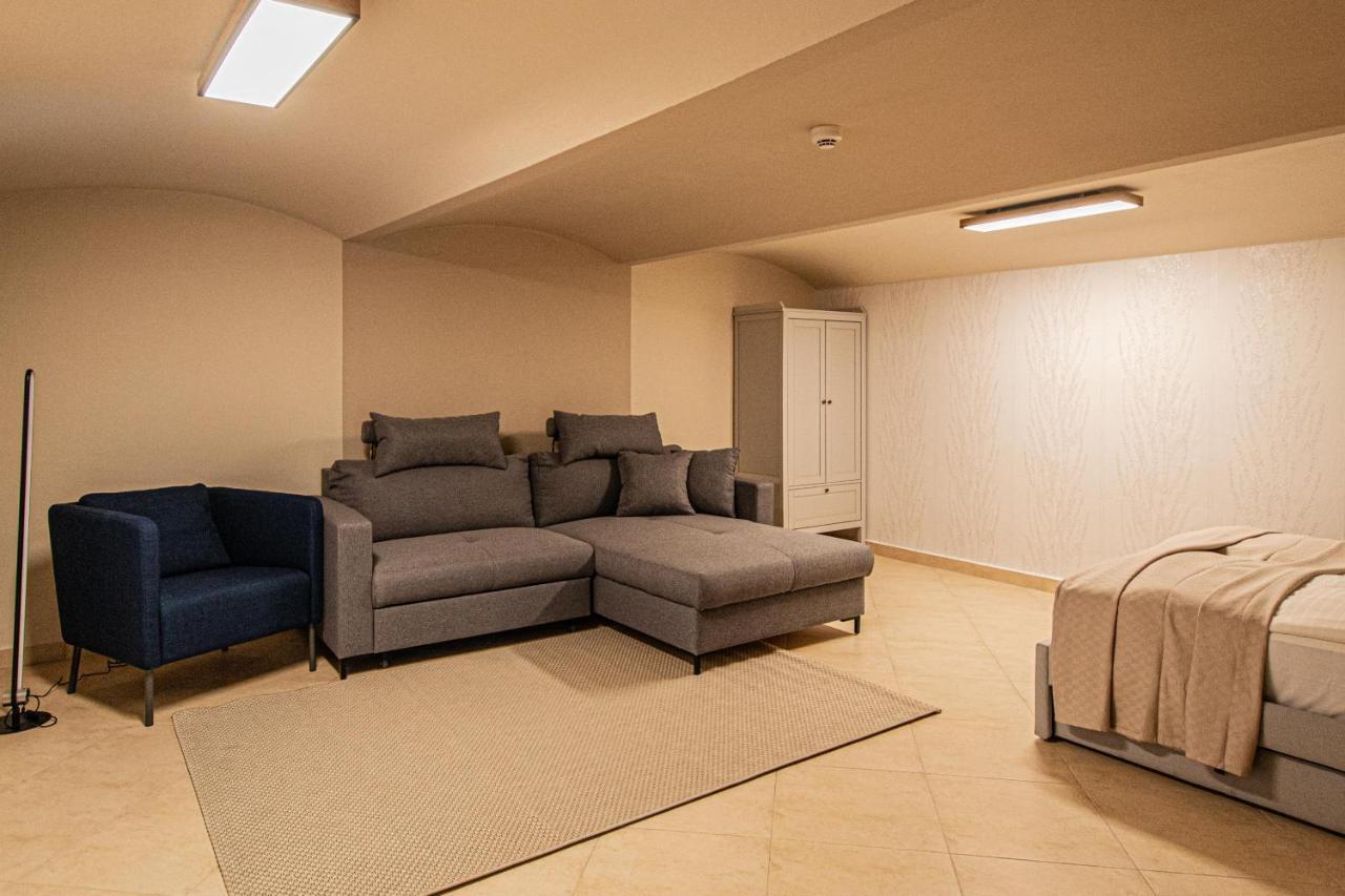 Modern And Spacious In Center Praha